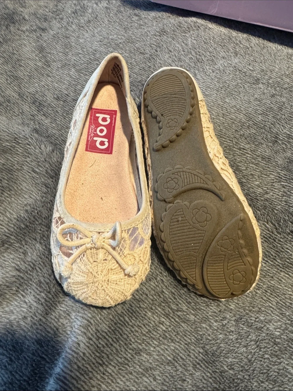 pop Lace Ballet Flats in Cream